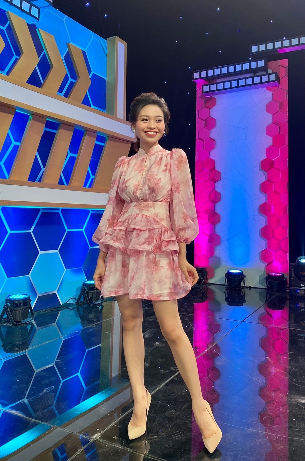 Sao Việt hôm nay 4/6: Phương Thanh trước thông tin chiêu trò PR cùng "tình trẻ" Sao Việt hôm nay 4/6: Phương Thanh trước thông tin chiêu trò PR cùng "tình trẻ"