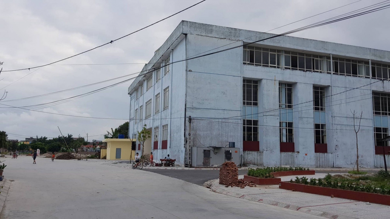 Tin bất động sản ngày 7/6: Trung tâm thương mại gần 50 tỷ đồng bỏ hoang nhiều năm, gây lãng phí Tin bất động sản ngày 7/6: Trung tâm thương mại gần 50 tỷ đồng bỏ hoang nhiều năm, gây lãng phí