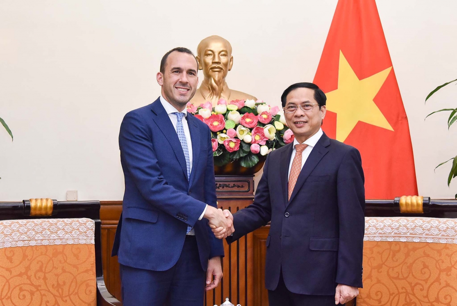 Bộ trưởng Bùi Thanh Sơn tiếp xã giao Thứ trưởng Ngoại giao Italia