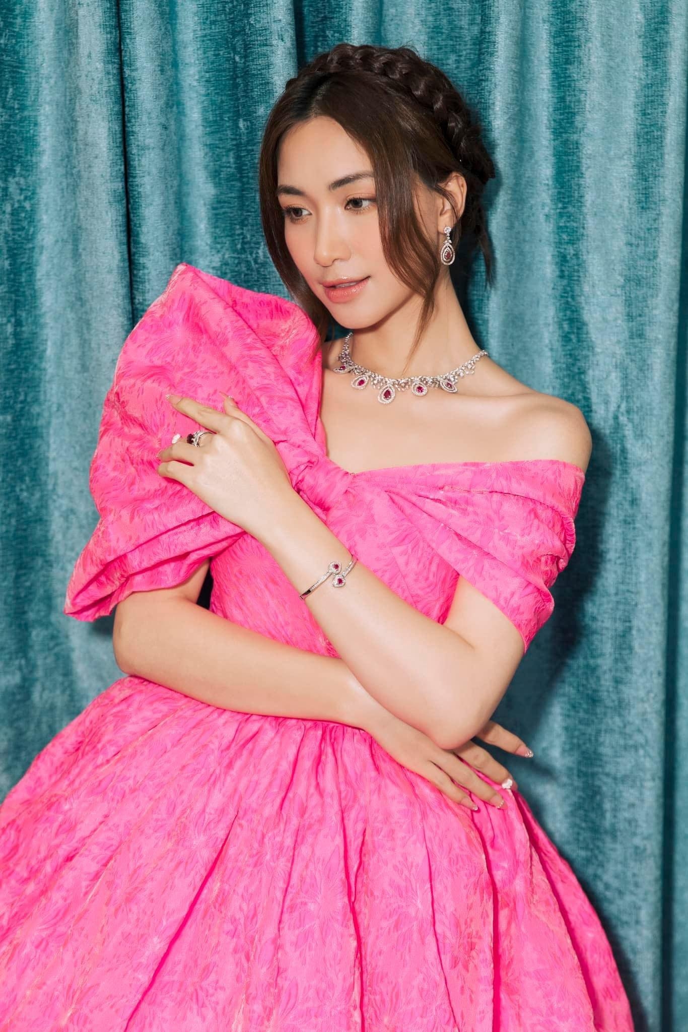 Sao Việt hôm nay 9/6: Ninh Dương Lan Ngọc tụ họp cùng dàn sao "Gái già lắm chiêu"