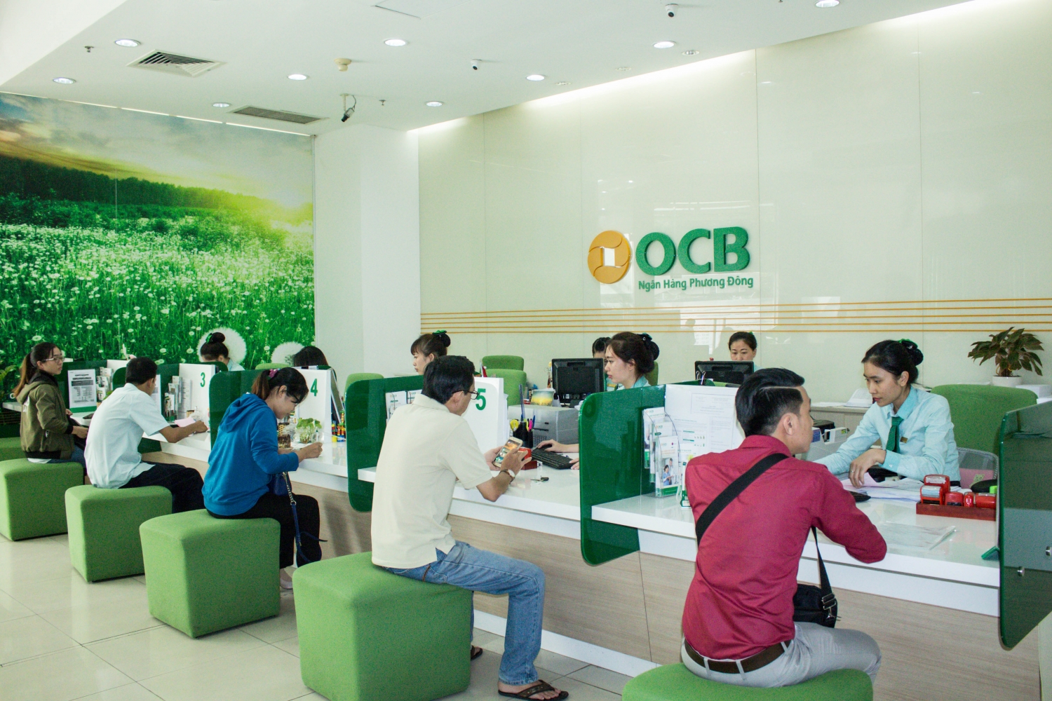 Tin ngân hàng ngày 14/6: Gói tín dụng 20.000 tỷ đồng "cứu" công nhân khỏi tín dụng đen