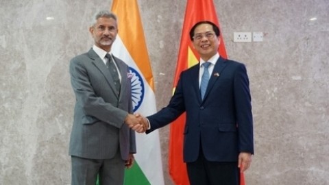 Bộ trưởng Ngoại giao Bùi Thanh Sơn gặp song phương Bộ trưởng Ngoại giao Ấn Độ