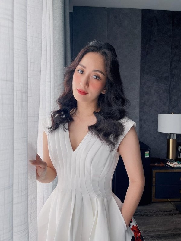 Sao Việt hôm nay 19/6: Lộ diện ông xã doanh nhân bảnh bao của Minh Hằng