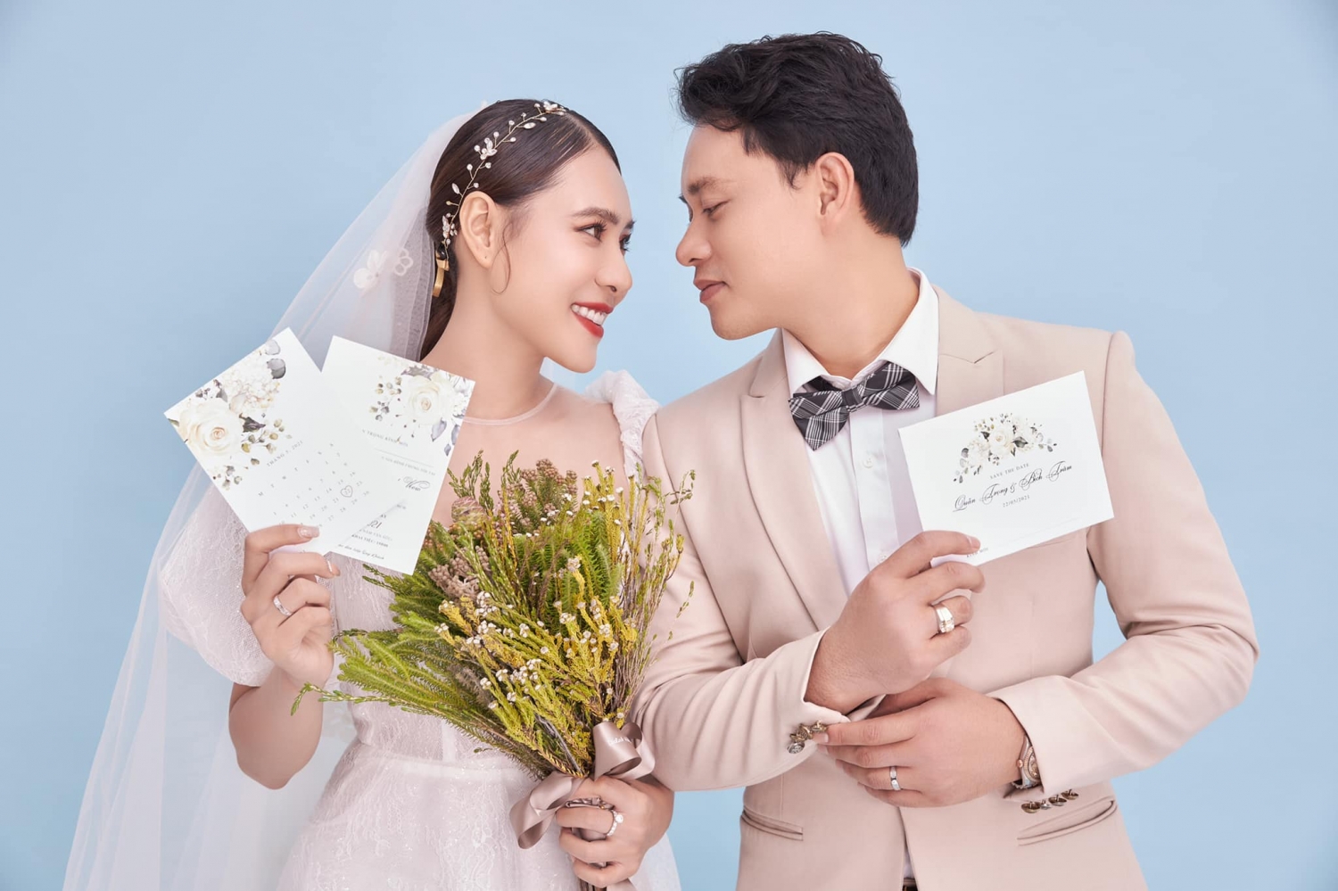 Sao Việt hôm nay 19/6: Lộ diện ông xã doanh nhân bảnh bao của Minh Hằng