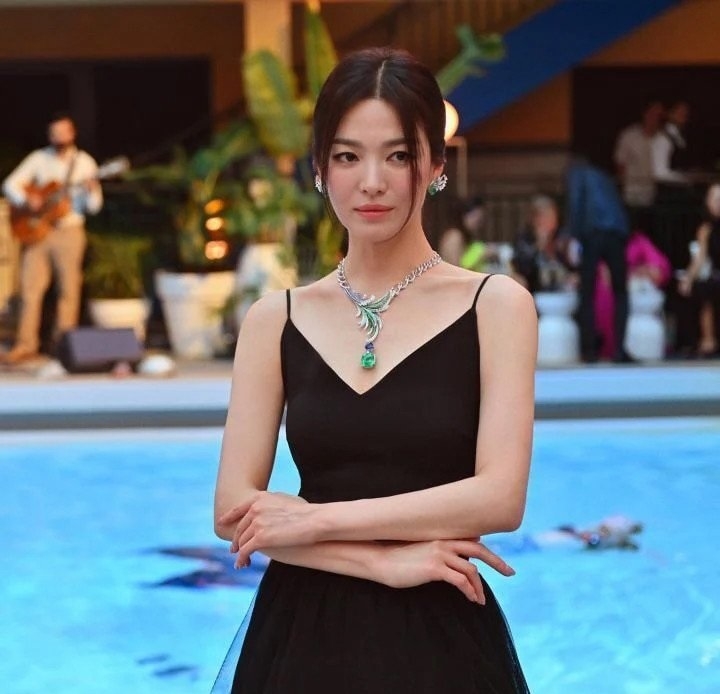 Sao Hàn hôm nay 5/7: Song Hye Kyo khoe visual lộng lẫy tại sự kiện cao cấp ở Paris