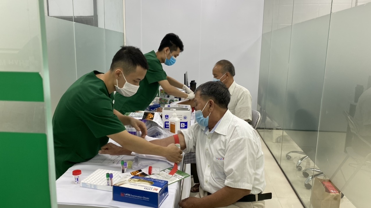 Bệnh viện Hữu Nghị Quốc tế Hà Nội tổ chức thăm khám, tặng quà miễn phí cho gia đình chính sách Bệnh viện Hữu Nghị Quốc tế Hà Nội tổ chức thăm khám, tặng quà miễn phí cho gia đình chính sách