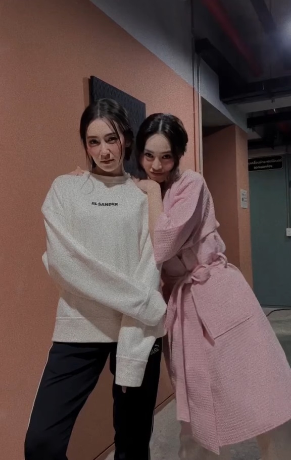 Sao Việt hôm nay 10/7: Ninh Dương Lan Ngọc đọ sắc cùng “mỹ nhân cổ trang Thái” Bella Ranee Sao Việt hôm nay 10/7: Ninh Dương Lan Ngọc đọ sắc cùng “mỹ nhân cổ trang Thái” Bella Ranee