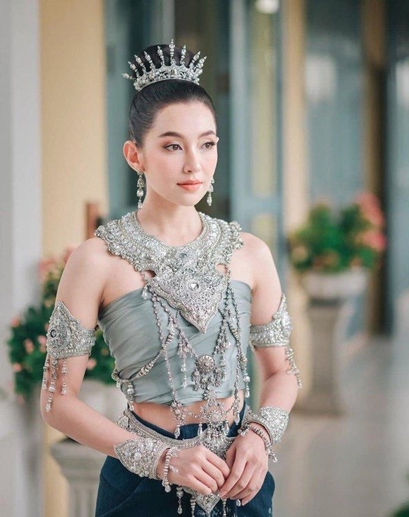 Sao Việt hôm nay 10/7: Ninh Dương Lan Ngọc đọ sắc cùng “mỹ nhân cổ trang Thái” Bella Ranee Sao Việt hôm nay 10/7: Ninh Dương Lan Ngọc đọ sắc cùng “mỹ nhân cổ trang Thái” Bella Ranee