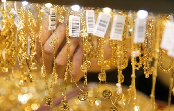 Giá vàng hôm nay 12/7: USD tăng vọt, giá vàng tiếp đà trượt dốc Giá vàng hôm nay 12/7: USD tăng vọt, giá vàng tiếp đà trượt dốc