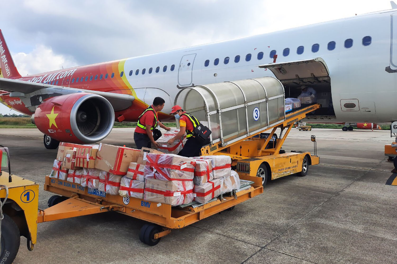 CEO Vietjet Air: “Đừng tiết kiệm ước mơ và không lãng phí thì giờ” CEO Vietjet Air: “Đừng tiết kiệm ước mơ và không lãng phí thì giờ”