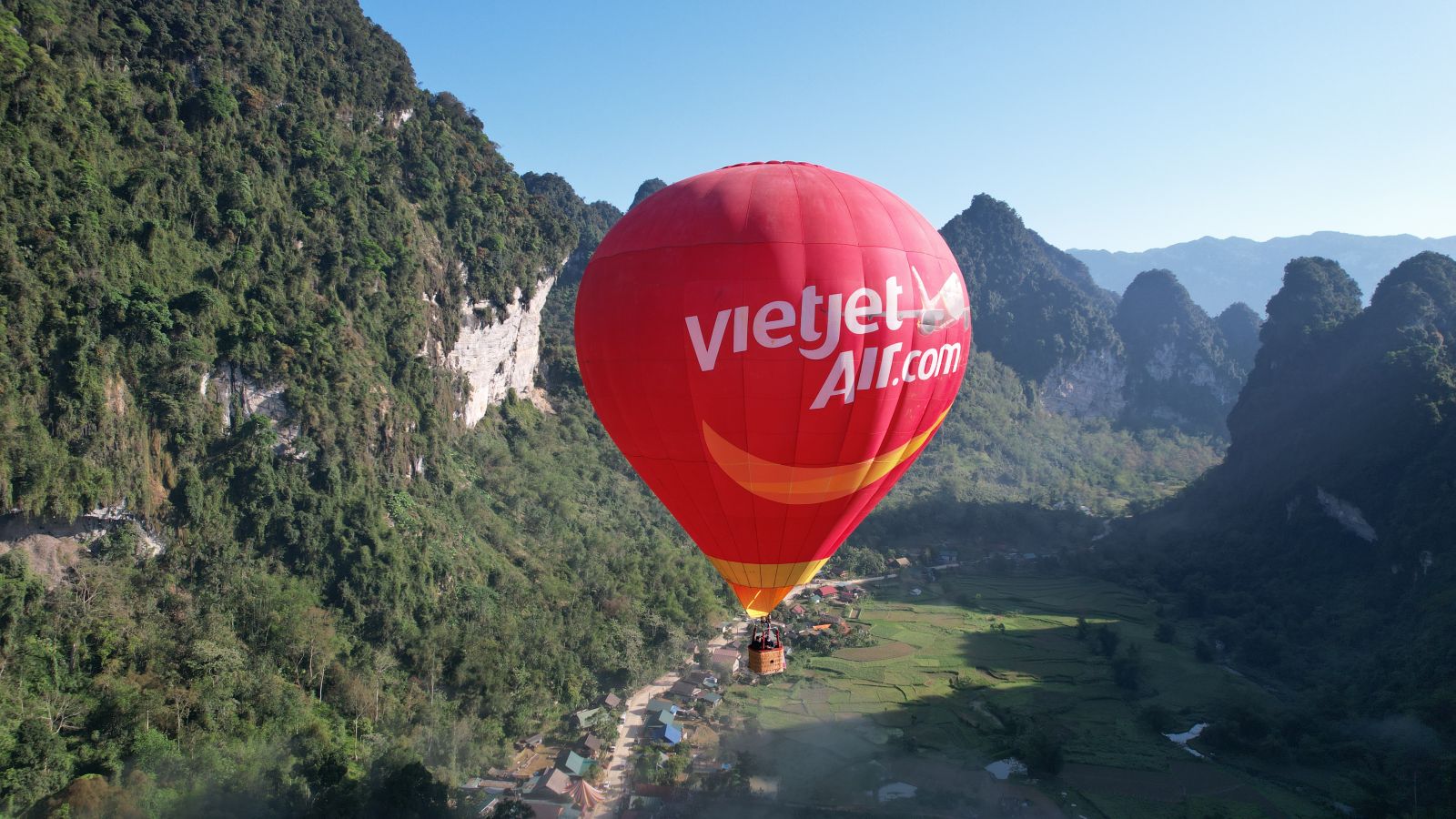 CEO Vietjet Air: “Đừng tiết kiệm ước mơ và không lãng phí thì giờ”