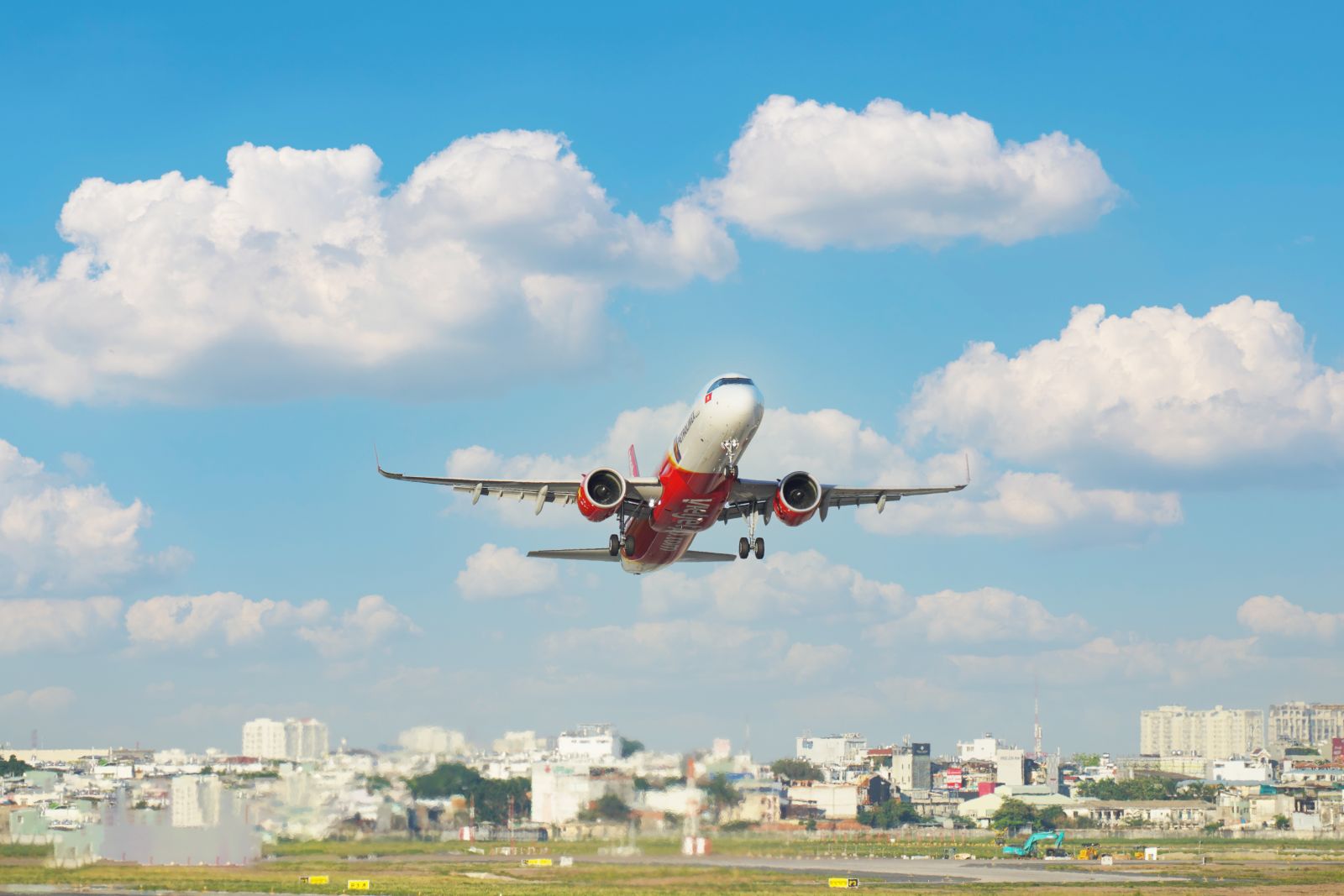 CEO Vietjet Air: “Đừng tiết kiệm ước mơ và không lãng phí thì giờ” CEO Vietjet Air: “Đừng tiết kiệm ước mơ và không lãng phí thì giờ”