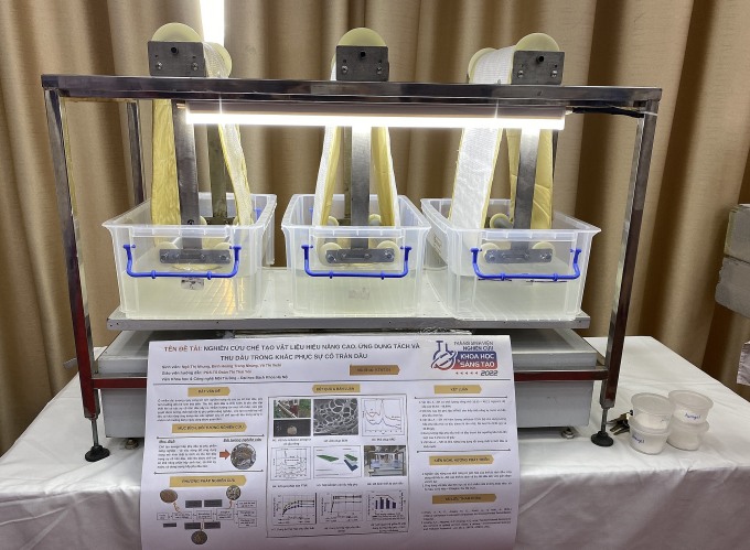 Sinh viên Đại học Bách khoa thành công biến vỏ sầu riêng thành vật liệu thu hồi dầu tràn Sinh viên Đại học Bách khoa thành công biến vỏ sầu riêng thành vật liệu thu hồi dầu tràn