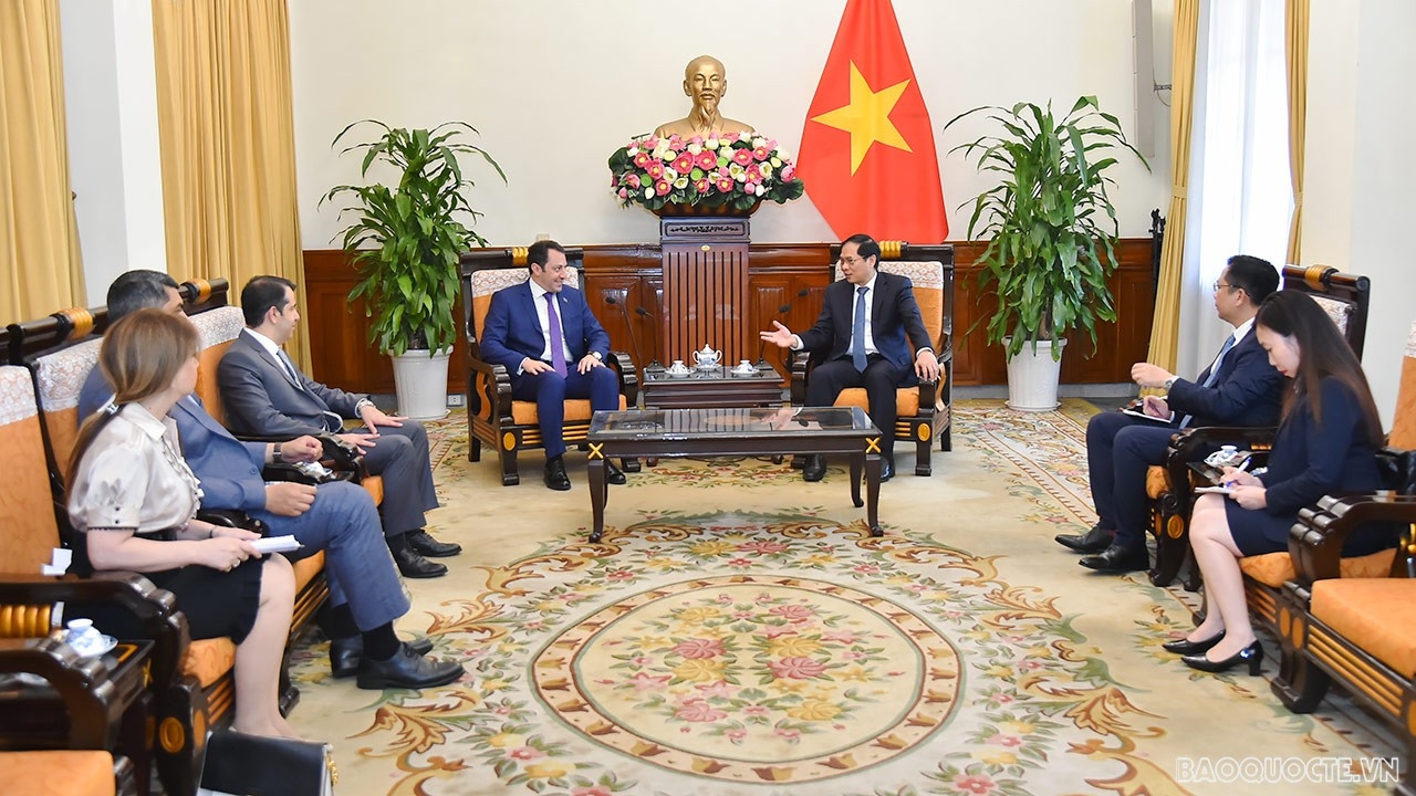 Bộ trưởng Ngoại giao Bùi Thanh Sơn tiếp xã giao Thứ trưởng Ngoại giao Azerbaijan